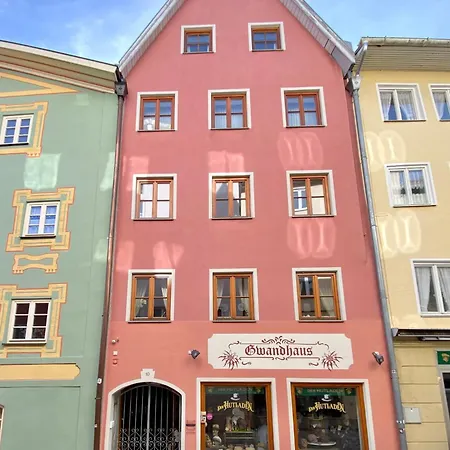 Altstadt Mit Tiefgarage Und Bergblick