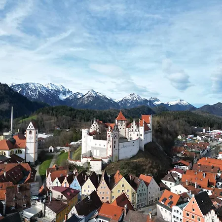 Altstadt Mit Tiefgarage Und Bergblick Füssen